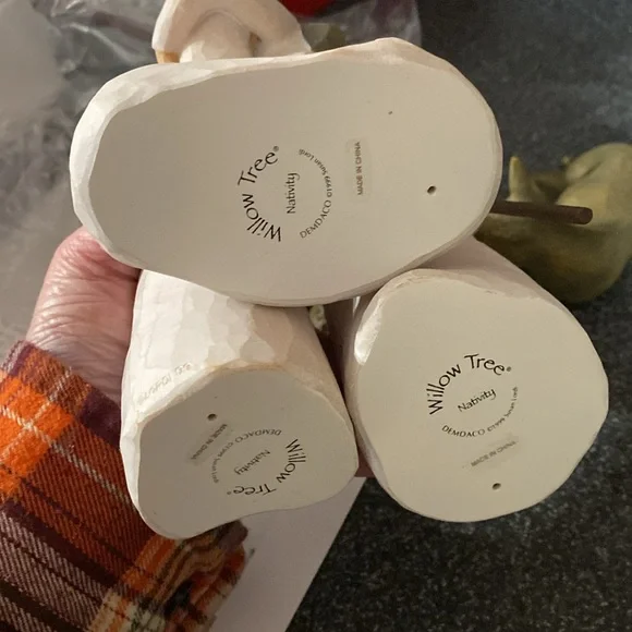 Willow Tree 6-Piece Nativity Set, Behold The Wonder of The Christmas story - Picture 9 of 14